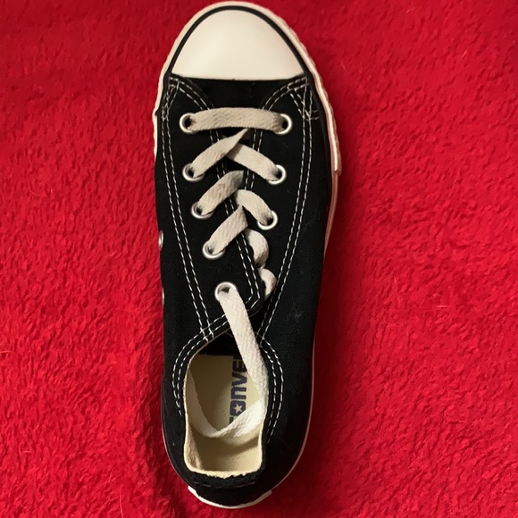 KIDS BLACK LOW TOP CONVERSE - Picture 3 of 3